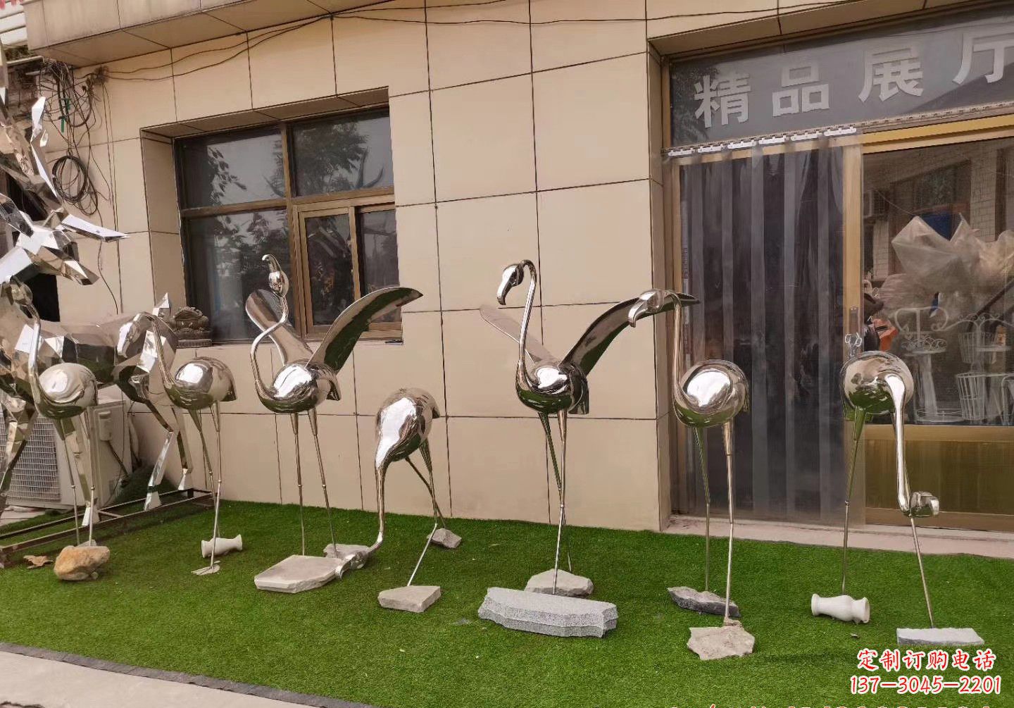 威海不锈钢仙鹤景观雕塑精美雕塑展现优美的仙鹤之美