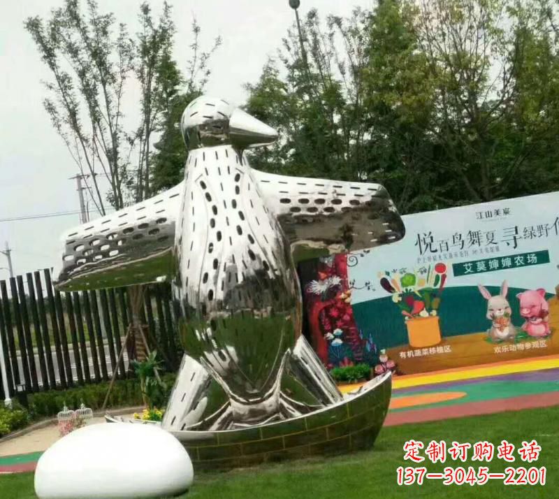 威海不锈钢现代企鹅雕塑