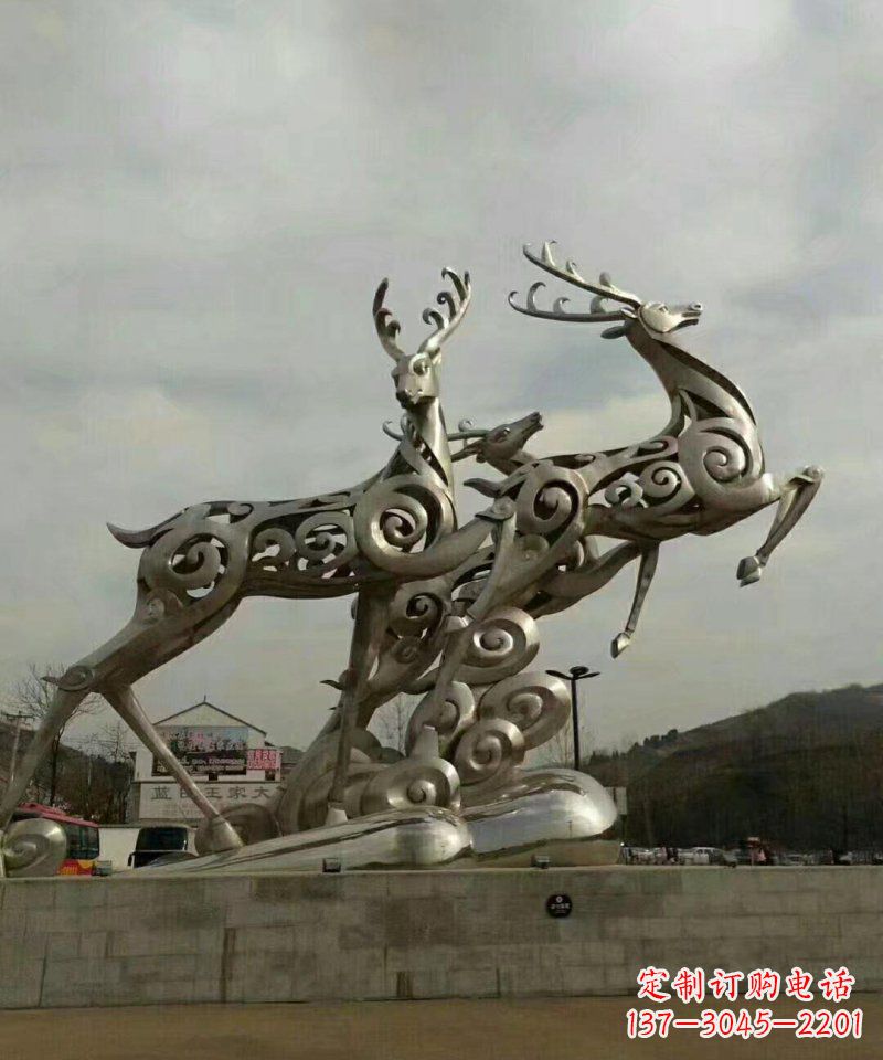 威海梅花鹿雕塑——祥云梅花鹿广场的标志