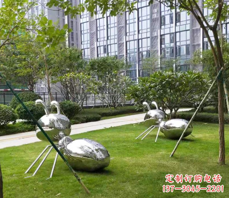 威海不锈钢小区的蚂蚁雕塑