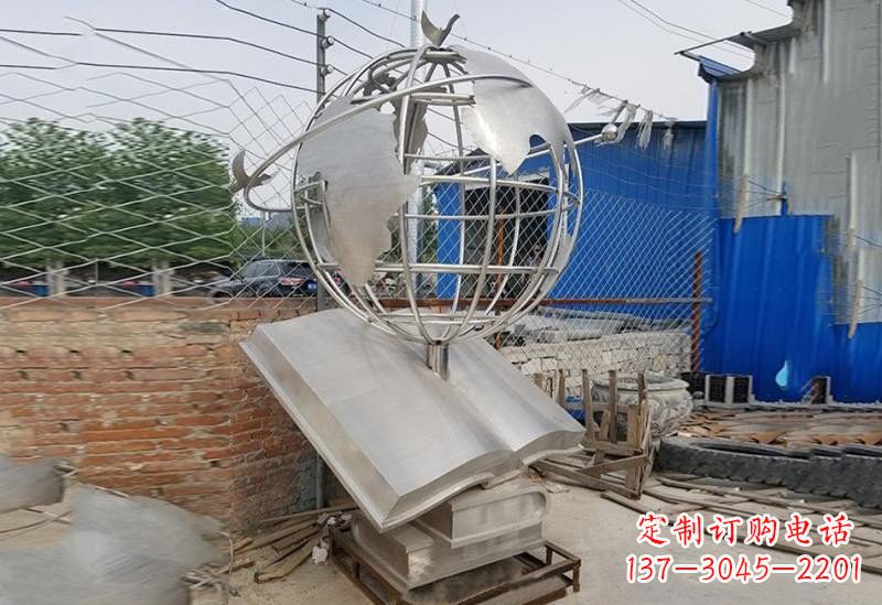 威海不锈钢校园里的地球雕塑