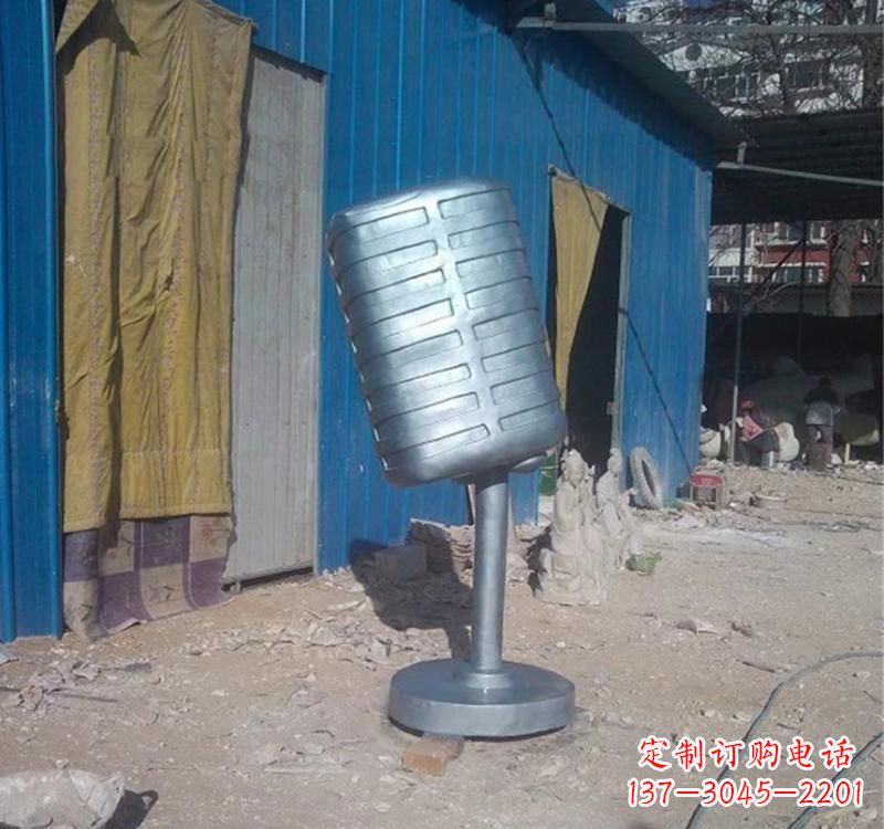 威海不锈钢艺术话筒雕塑——传承精神文化