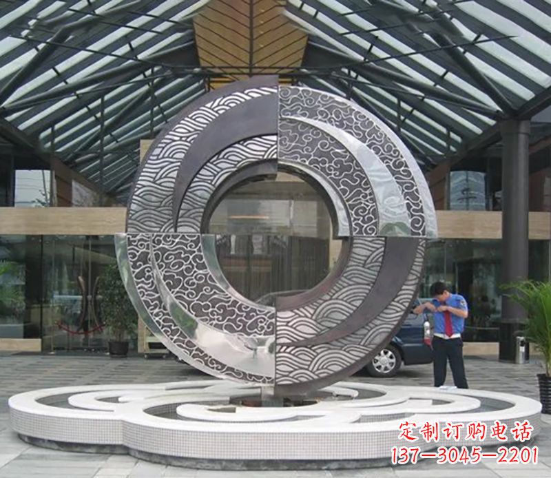 威海不锈钢异形圆环酒店雕塑