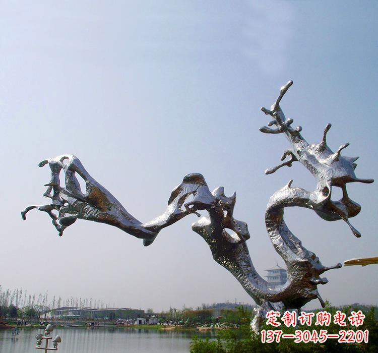 威海不锈钢水滴雕塑体现自然之美