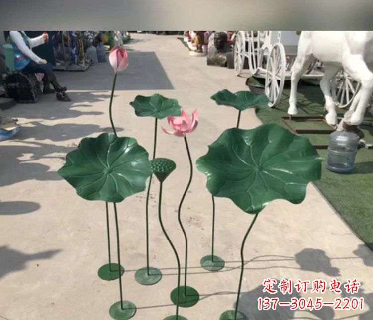 威海不锈钢荷花雕塑象征着美丽的永恒