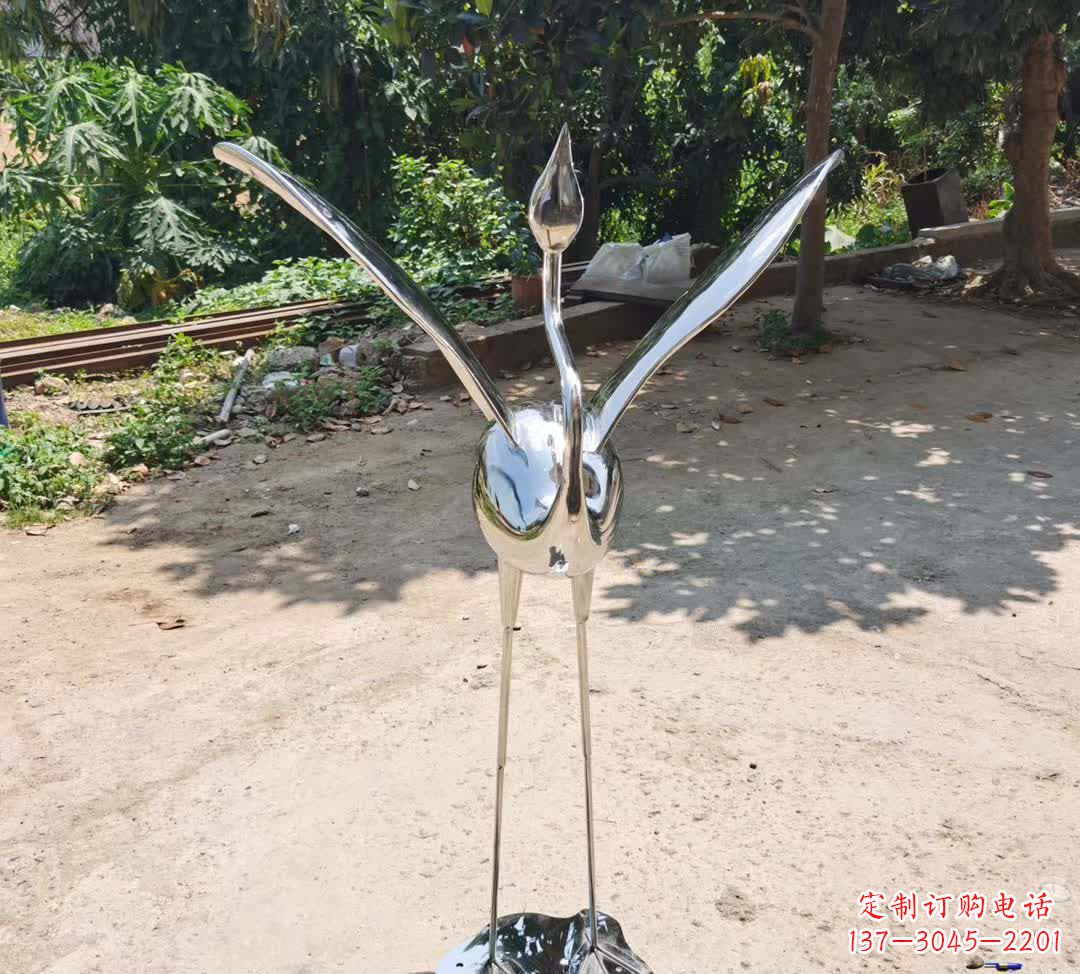 威海不锈钢仙鹤雕塑——传承灵动之美