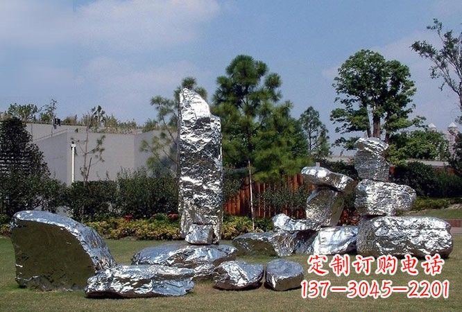 威海美丽的太湖石雕塑