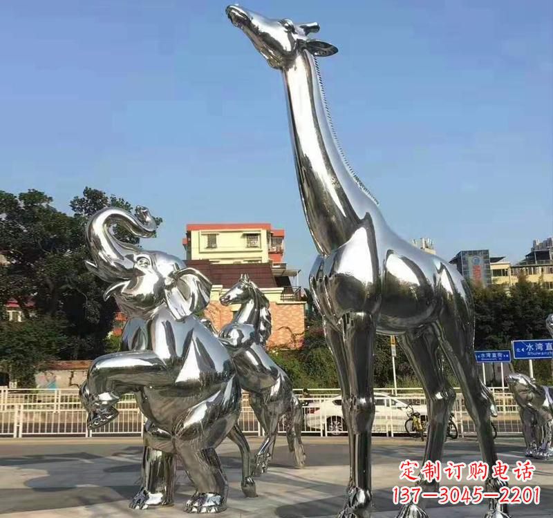 威海长颈鹿雕塑精美而优雅