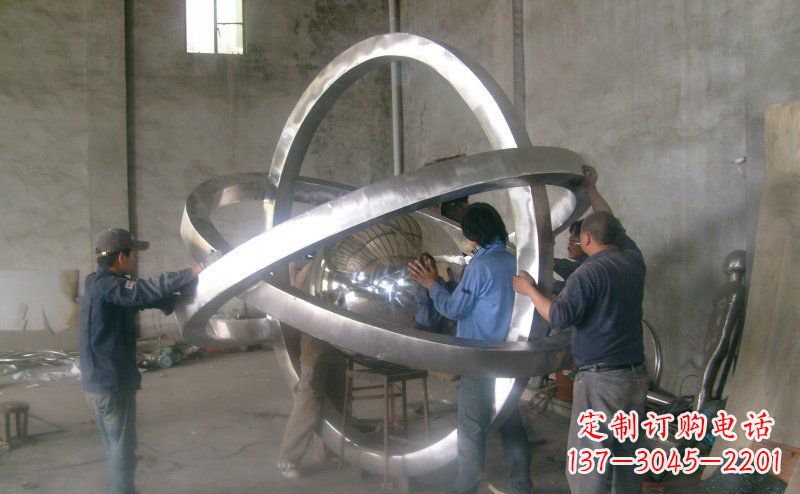威海不锈钢圆环雕塑——艺术之美