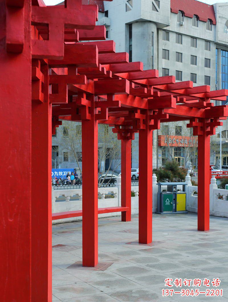 威海长廊雕塑描绘城市景观的艺术作品