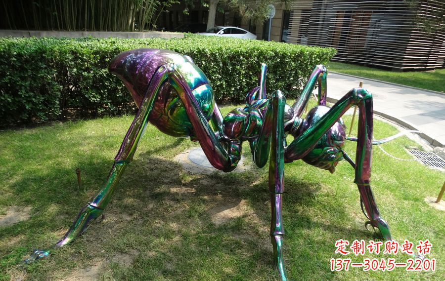威海蜘蛛侠传递英雄激情的不锈钢雕塑