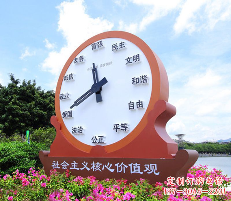 威海价值观雕塑以不锈钢钟表为蓝本
