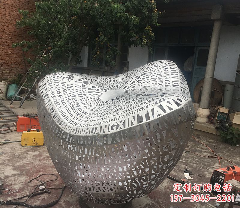威海不锈钢元宝雕塑精美外形与精美文化
