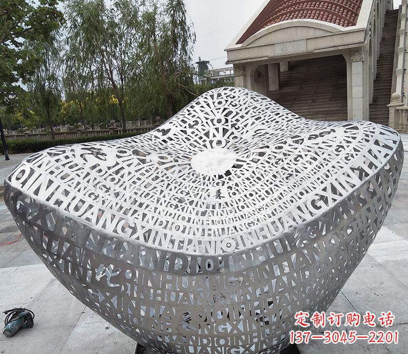 威海不锈钢字母元宝雕塑精美艺术精品