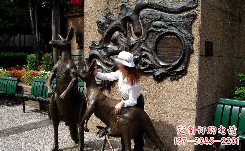 威海袋鼠雕塑——装点步行街的美丽风景