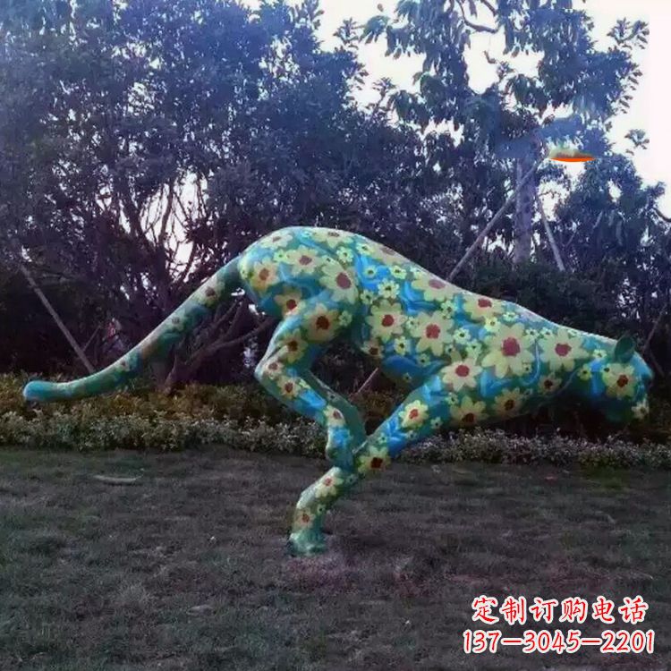 威海玻璃钢彩绘豹子雕塑艺术与自然的完美结合
