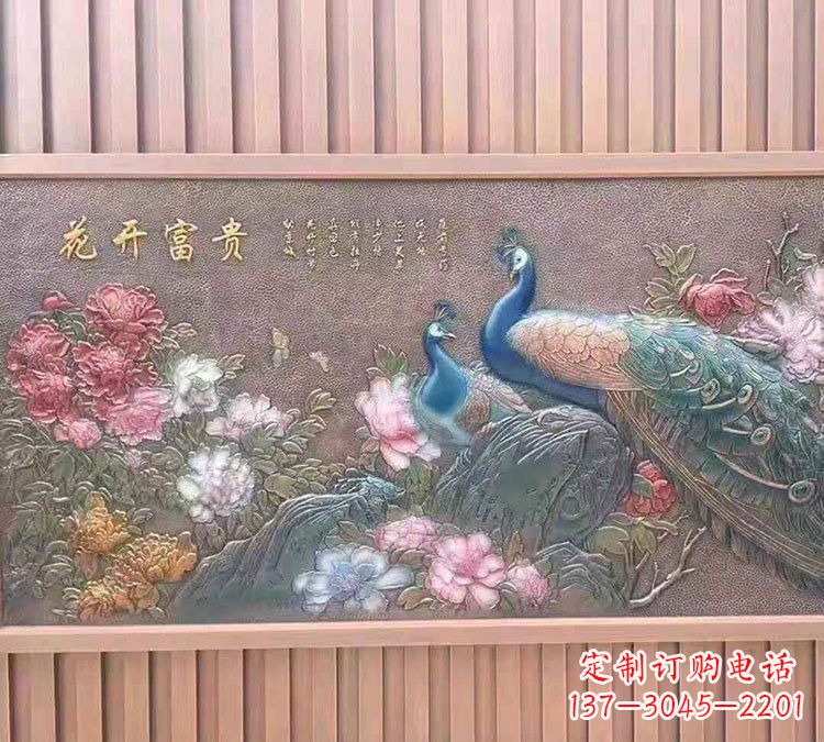 威海锻铜孔雀雕塑——精致而神奇的艺术品