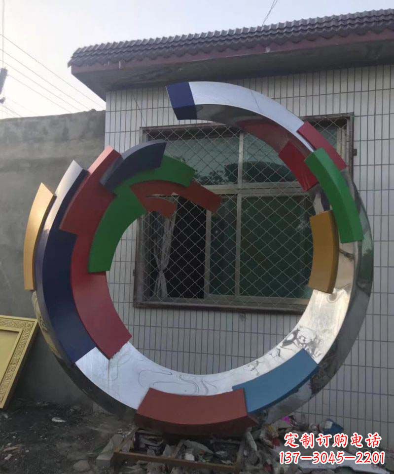 威海绚烂多彩的不锈钢圆环雕塑