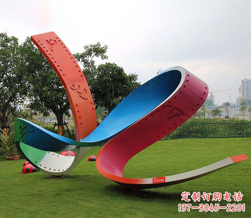 威海彩色不锈钢胶卷雕塑