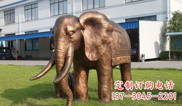 威海草地大象铜雕