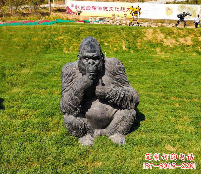 威海草坪猩猩公园动物石雕