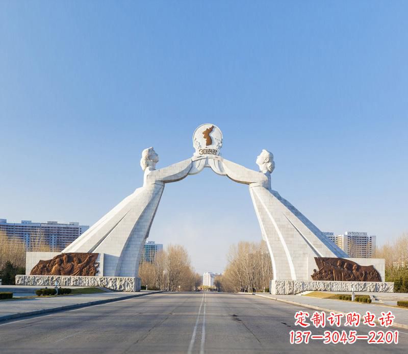 威海城市街道的拱门雕塑——让城市更加精彩