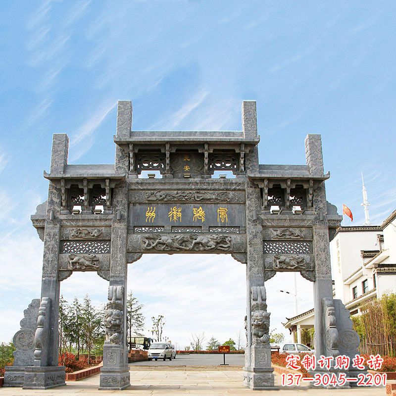 威海城市园林中精美的牌坊雕塑