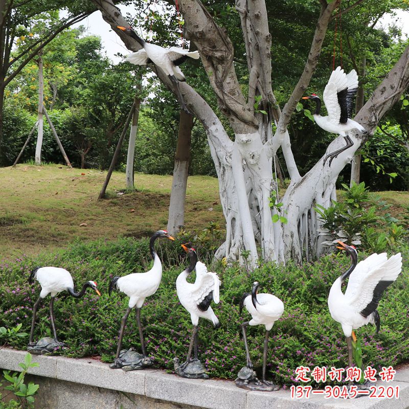 威海美丽的仙鹤雕塑