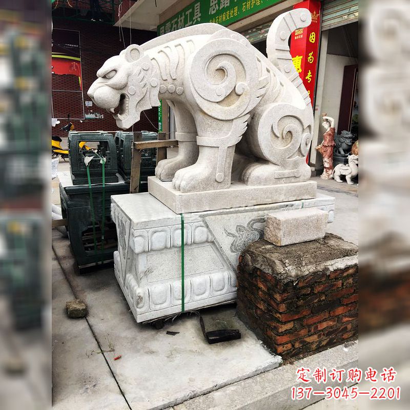 威海大理石广场大门上的精美豹子雕塑