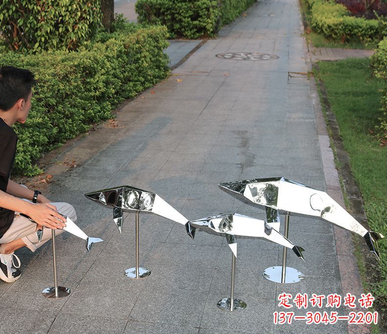 威海抽象不锈钢几何海豚雕塑