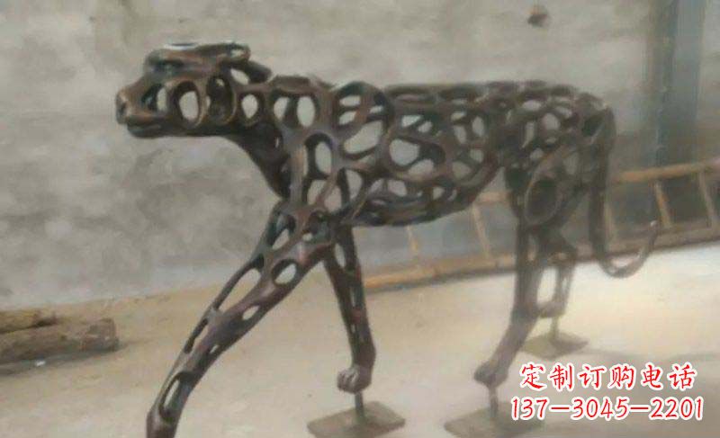 威海珍贵的豹雕塑——金钱豹公园的标志