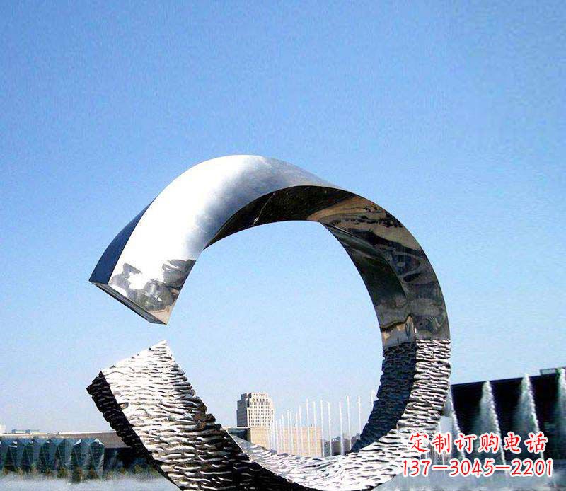 威海抽象镜面不锈钢圆环雕塑