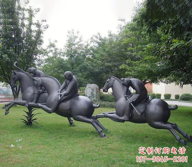 威海以骑马雕塑展示抽象人物