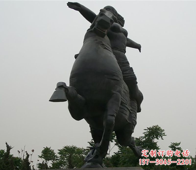 威海穿越时空铜人骑马铜雕