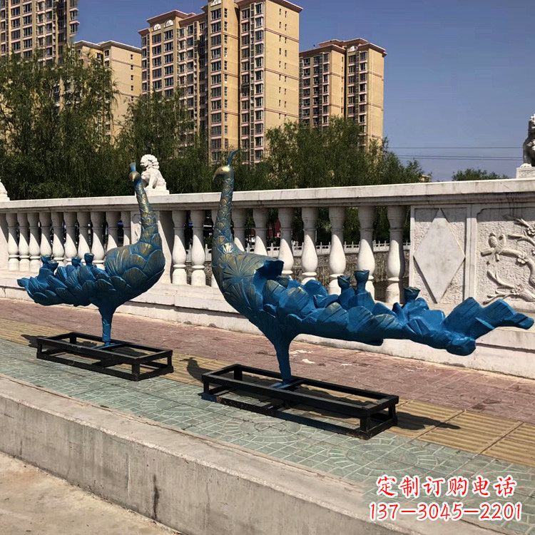 威海创意孔雀玻璃钢动物雕塑摆件