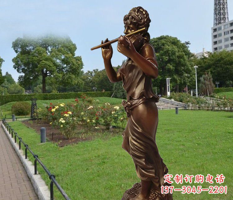 威海美女雕塑把美景变成静物