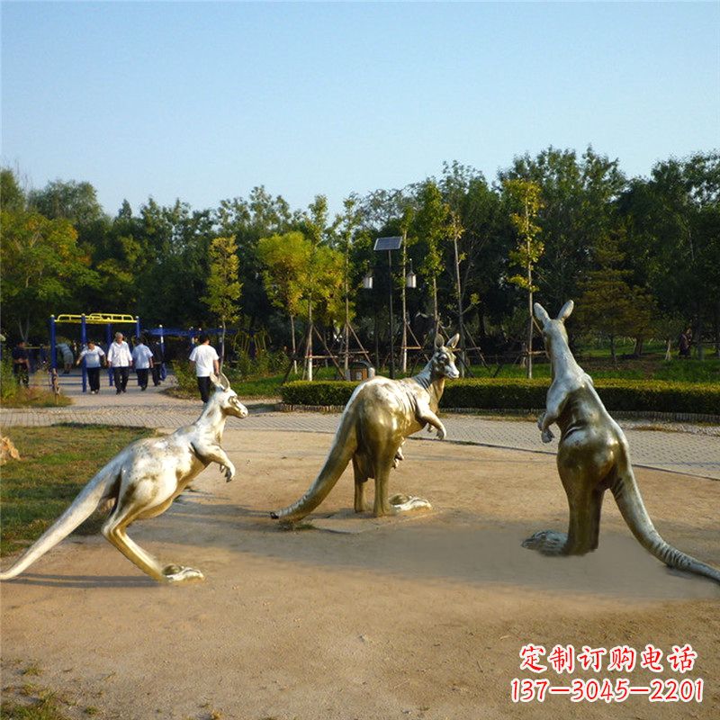 威海袋鼠雕塑点缀小区公园和谐景观