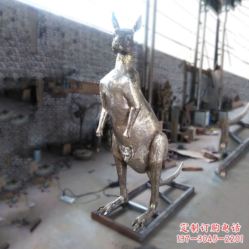 威海纯铜铸造的袋鼠雕塑