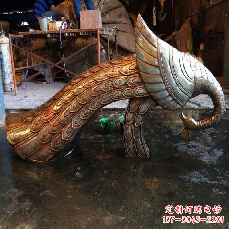 威海铸造精美孔雀雕塑
