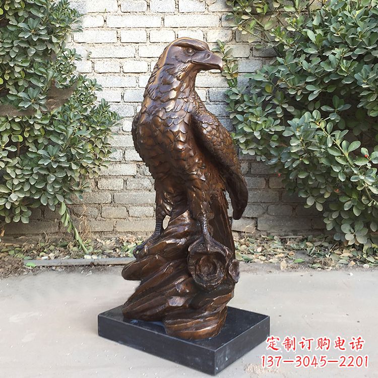 威海铸造精美的老鹰雕塑