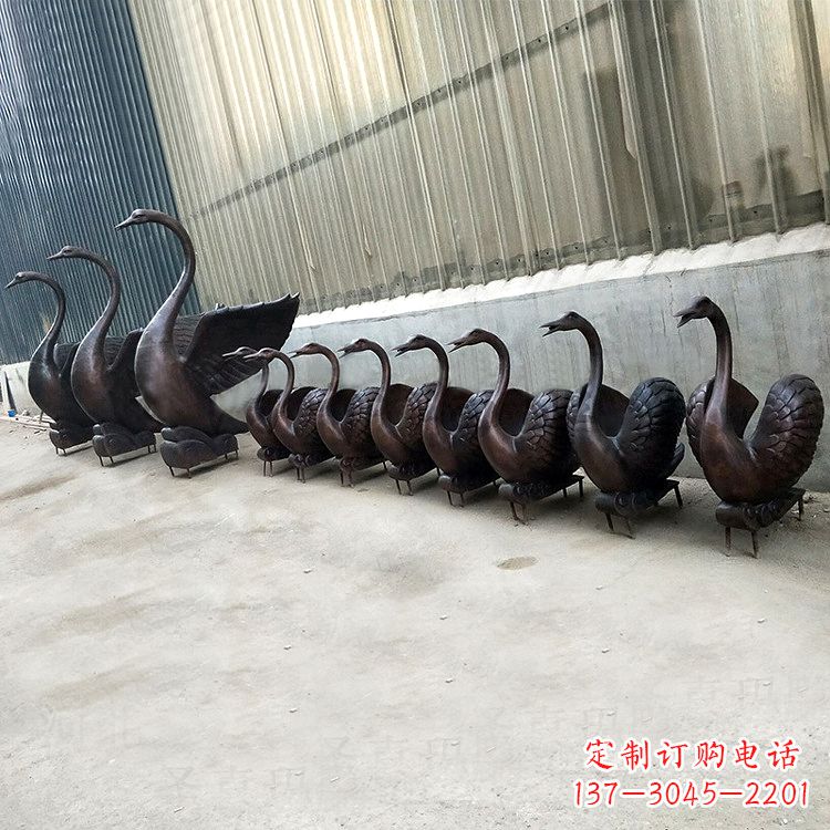 威海精致的铜质天鹅雕塑