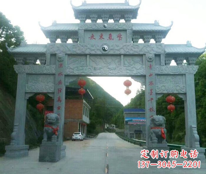 威海“村口三门石雕牌楼——传承文化的艺术”
