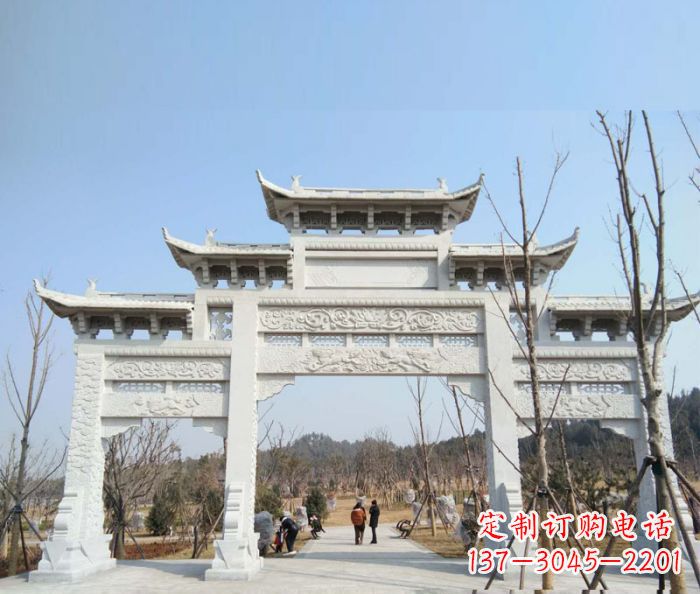 威海“村口三门石雕牌楼”——悠久历史的见证