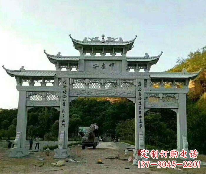 威海村口石雕牌楼千百年文化瑰宝