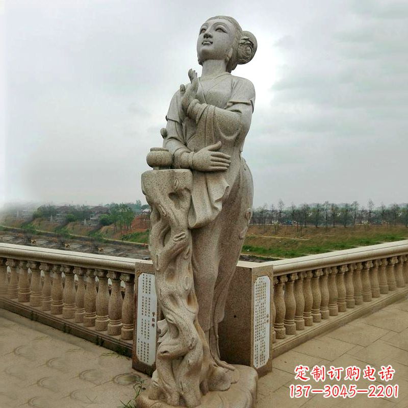 威海公园广场的貂蝉雕塑古代四大美女之一