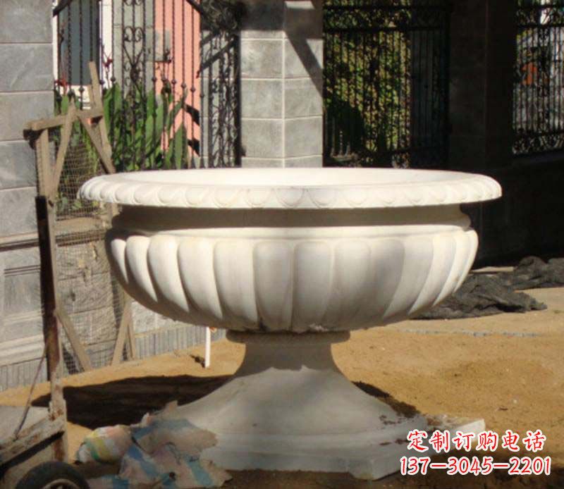 威海精美大理石花盆雕塑