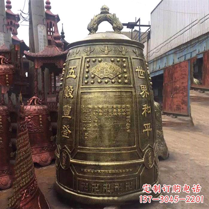 威海独特祈福——典雅大型铜钟雕塑