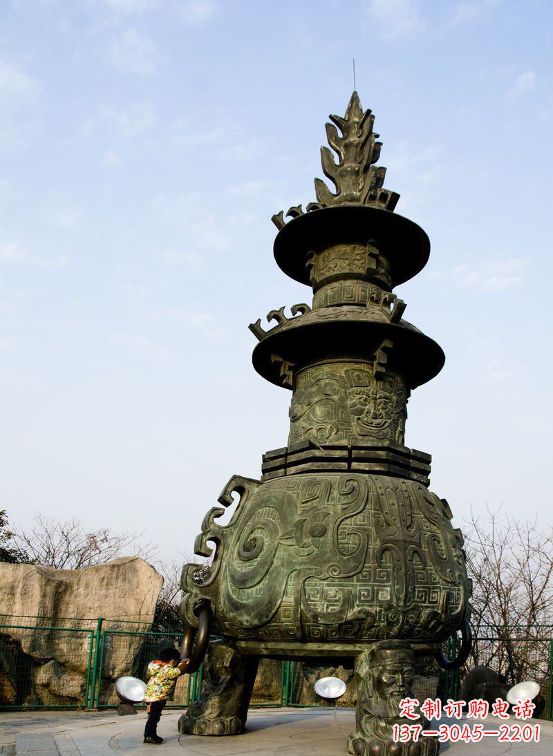 威海大型三足香炉寺庙铜雕塑