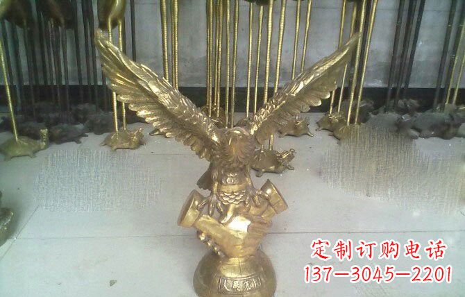 威海大展宏图老鹰铜雕展现雄鹰的威严和气势