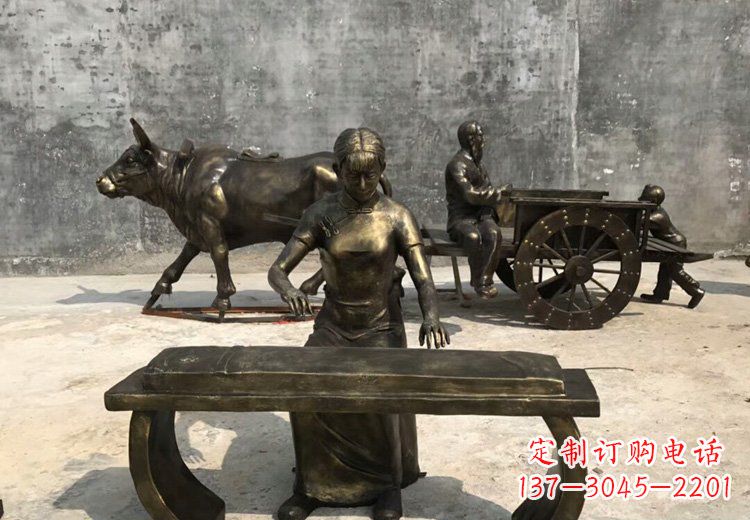 威海弹古筝的美女铜雕
